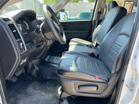 Used 2022 RAM 1500 Tradesman w/ Chrome Appearance Group AWD/4WD image 9