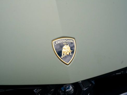 Used 2025 Lamborghini Urus SE AWD/4WD image 7