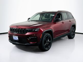 Used 2023 Jeep Grand Cherokee Limited w/ Black Appearance Package AWD/4WD video 1