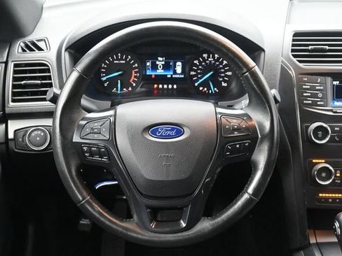 Used 2019 Ford Explorer XLT AWD/4WD image 24