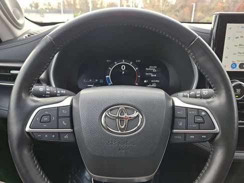 Used 2023 Toyota Highlander Limited image 17