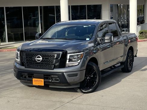 Used 2024 Nissan Titan SV w/ SV Convenience Package image 9