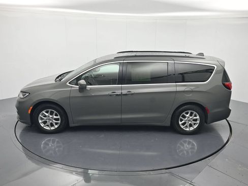 Used 2022 Chrysler Pacifica Touring-L FWD image 35