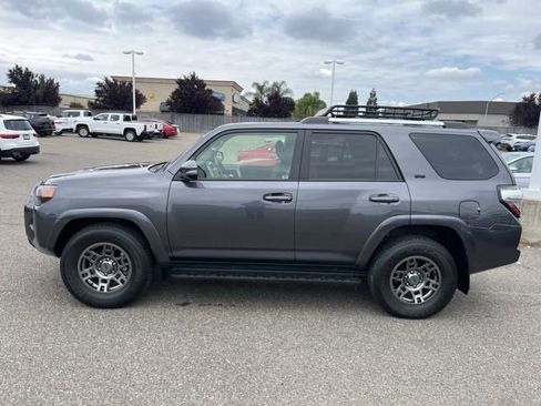 Used 2022 Toyota 4Runner SR5 Premium w/ Moonroof Package RWD image 8