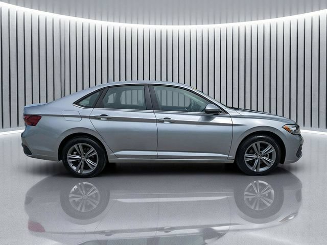 Used 2024 Volkswagen Jetta SE FWD image 3