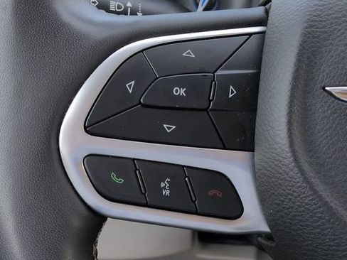Certified 2024 Chrysler Pacifica Touring-L FWD image 25