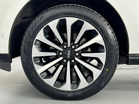 Used 2023 Lincoln Navigator L Reserve AWD/4WD image 39