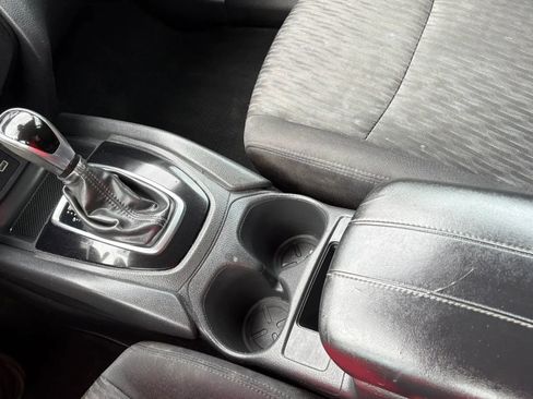 Used 2020 Nissan Rogue S AWD/4WD image 22