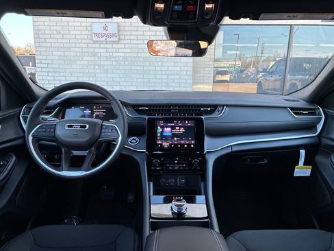 New 2025 Jeep Grand Cherokee image 12