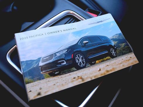Used 2023 Chrysler Pacifica Touring-L FWD image 49