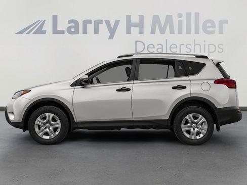 Used 2015 Toyota RAV4 LE image 3