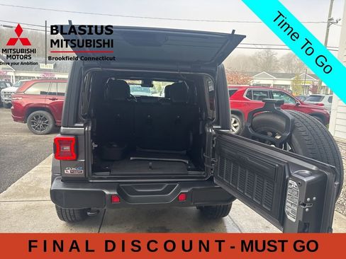 Used 2021 Jeep Wrangler Unlimited Sahara w/ Cold Weather Group AWD/4WD image 11