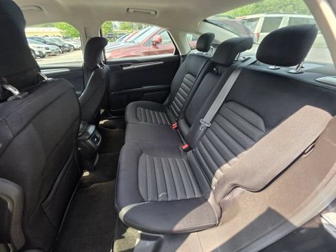Used 2015 Ford Fusion SE FWD image 20