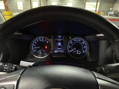 Certified 2020 Toyota Tacoma SR5 image 33