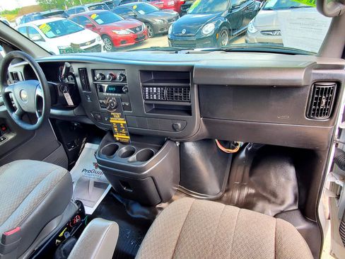 Used 2014 Chevrolet Express 3500 Extended image 16
