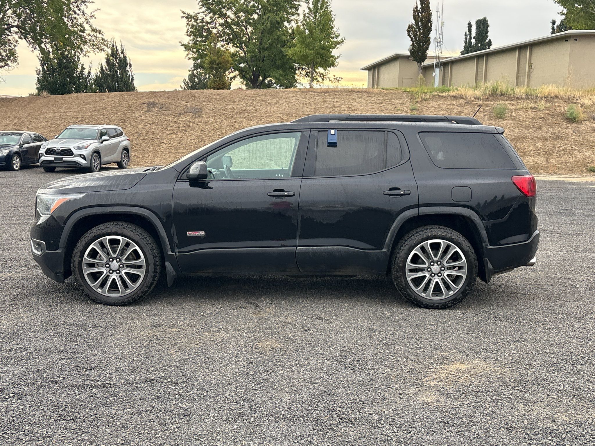 Used 2017 GMC Acadia SLT AWD/4WD image 8