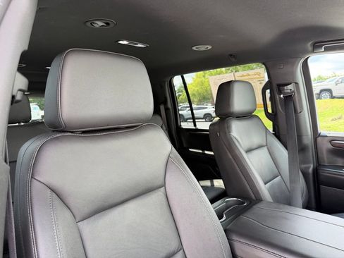 Used 2025 Chevrolet Suburban LT AWD/4WD image 18
