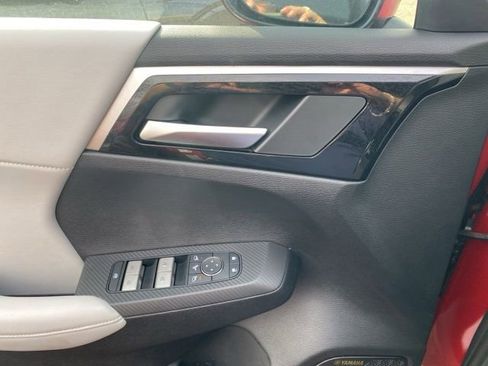 New 2025 Mitsubishi Outlander SE image 19