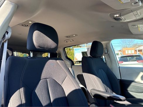 Used 2019 Chrysler Pacifica Touring Plus image 8