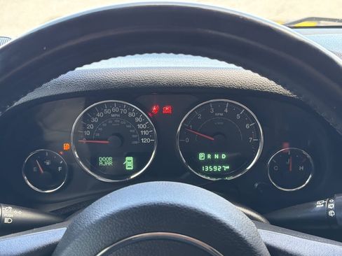 Used 2015 Jeep Wrangler Unlimited Rubicon w/ Dual Top Group AWD/4WD image 33
