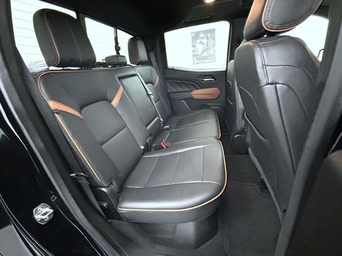 Used 2024 GMC Canyon AT4 w/ AT4 Premium Package AWD/4WD image 18