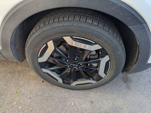 Used 2023 Kia Telluride EX image 5