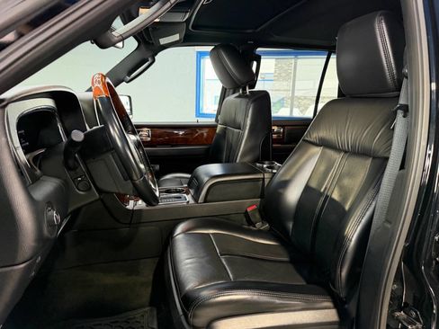 Used 2017 Lincoln Navigator L Select image 13