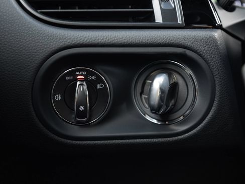 Certified 2026 Porsche Macan AWD/4WD image 17