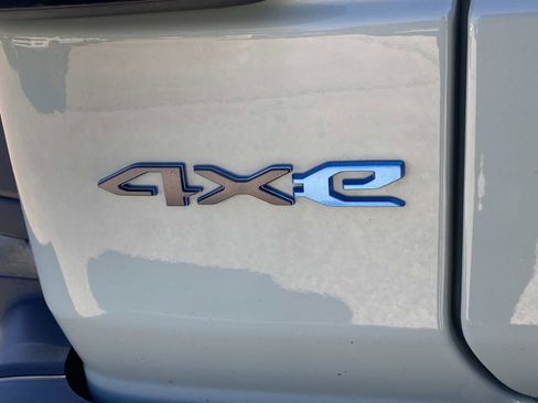 Used 2023 Jeep Wrangler Unlimited w/ Sun & Screen Package image 5