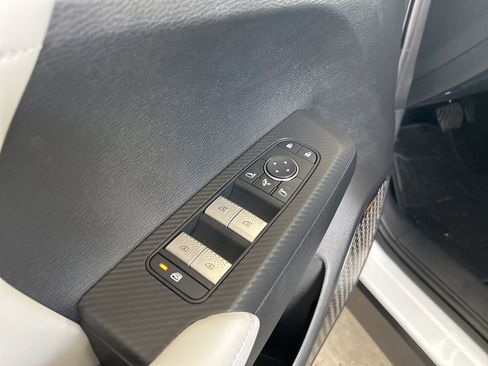 New 2025 Mitsubishi Outlander SE image 37