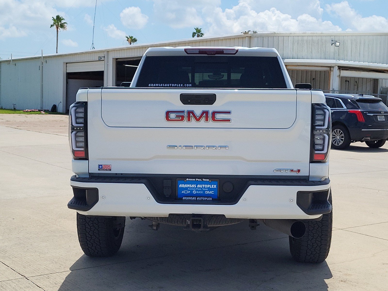 Used 2020 GMC Sierra 2500 AT4 w/ AT4 Premium Package AWD/4WD image 6