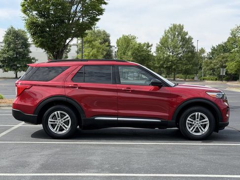 Used 2020 Ford Explorer XLT w/ Comfort Package AWD/4WD image 8
