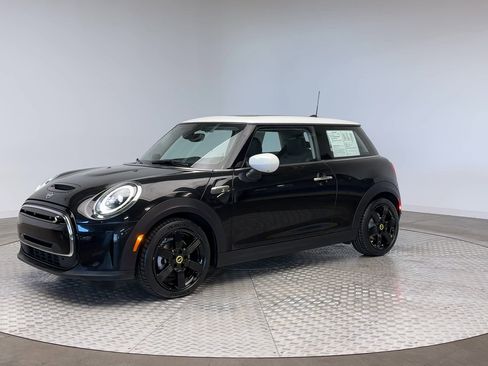 Certified 2024 MINI Cooper SE image 4