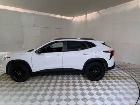 Used 2024 Chevrolet Trax ACTIV w/ Sunroof Package image 8