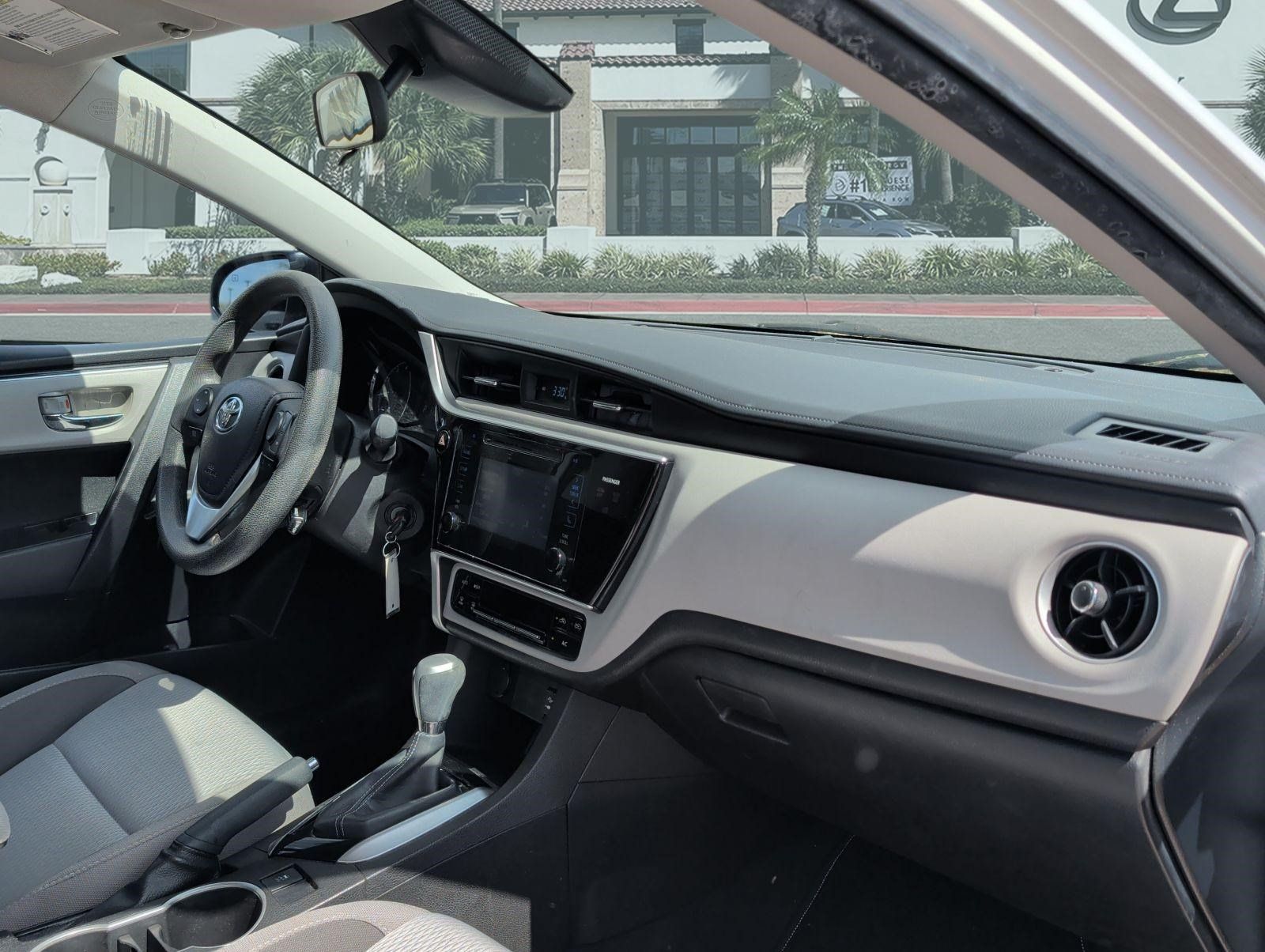 Used 2017 Toyota Corolla LE FWD image 28