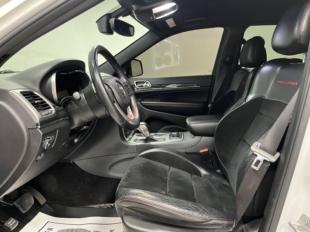 Used 2017 Jeep Grand Cherokee Trailhawk AWD/4WD image 21