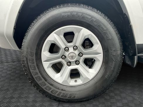 Used 2022 Toyota 4Runner SR5 Premium image 16