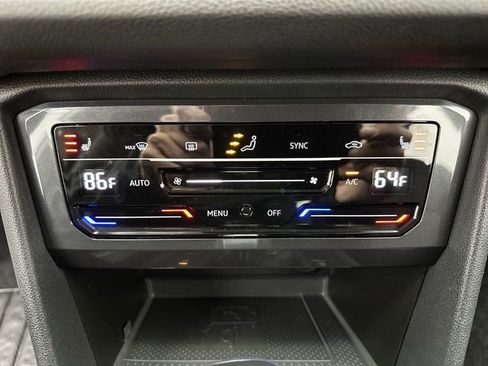 Used 2022 Volkswagen Tiguan SE image 18