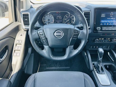 Used 2023 Nissan Frontier SV w/ SV Convenience Package AWD/4WD image 13