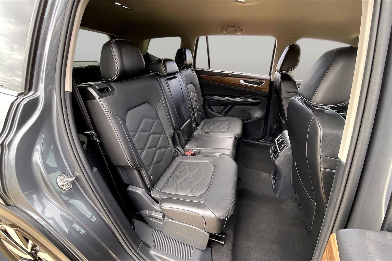 Used 2025 Volkswagen Atlas SE AWD/4WD image 15