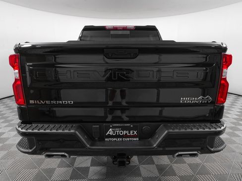 Used 2024 Chevrolet Silverado 1500 High Country w/ High Country Premium Package AWD/4WD image 5