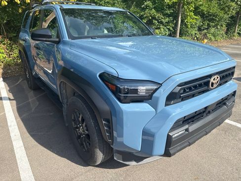 Used 2025 Toyota 4Runner SR5 AWD/4WD image 2