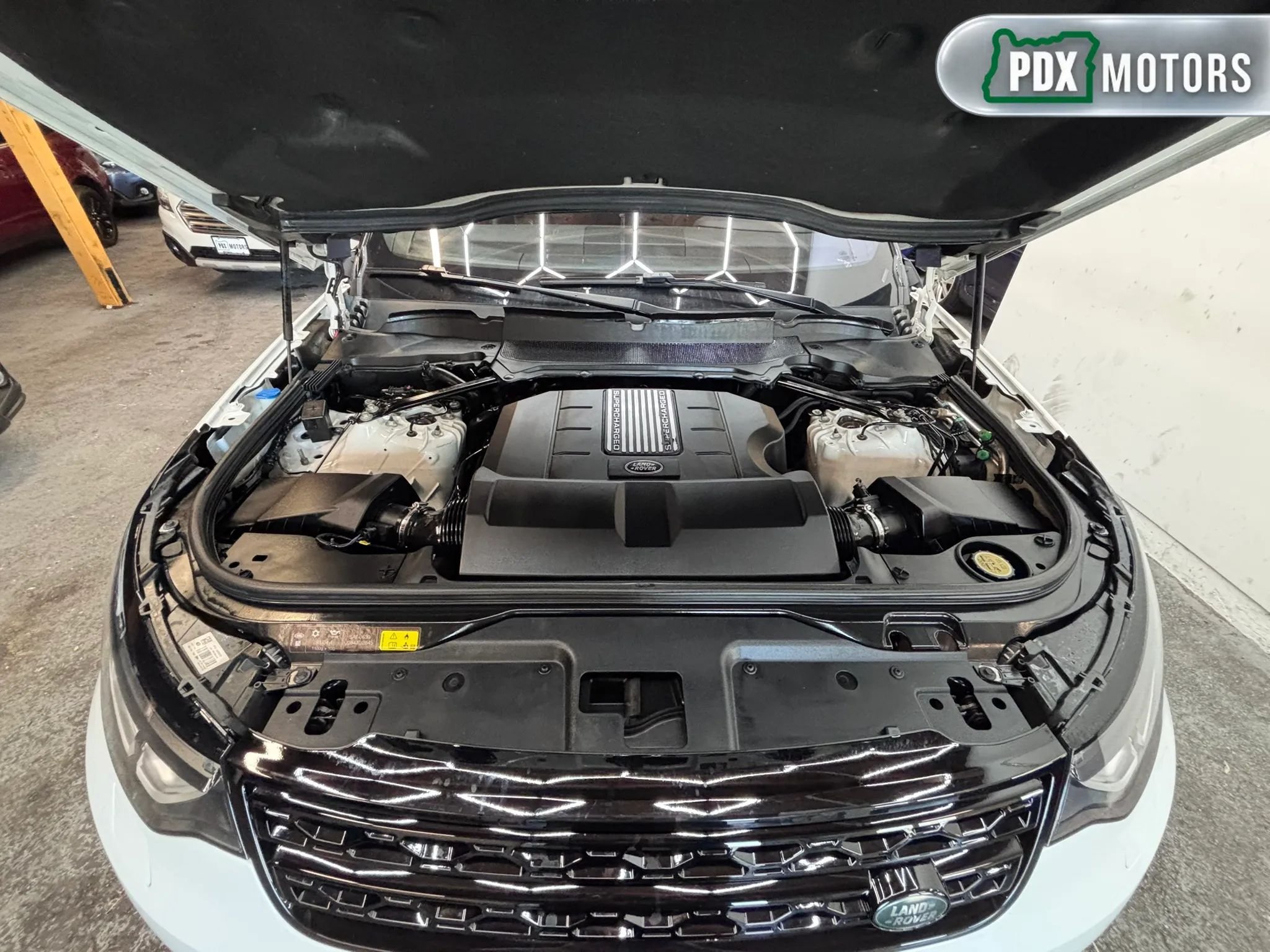 Used 2018 Land Rover Discovery HSE AWD/4WD image 26