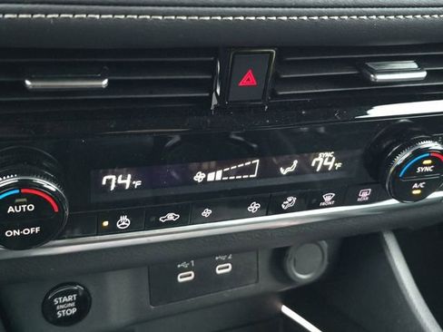 Used 2024 Nissan Rogue SL image 15