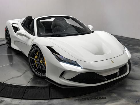 Used 2022 Ferrari F8 Tributo RWD image 33