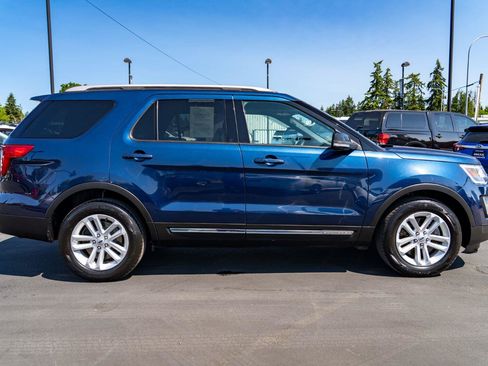 Used 2017 Ford Explorer XLT FWD image 8