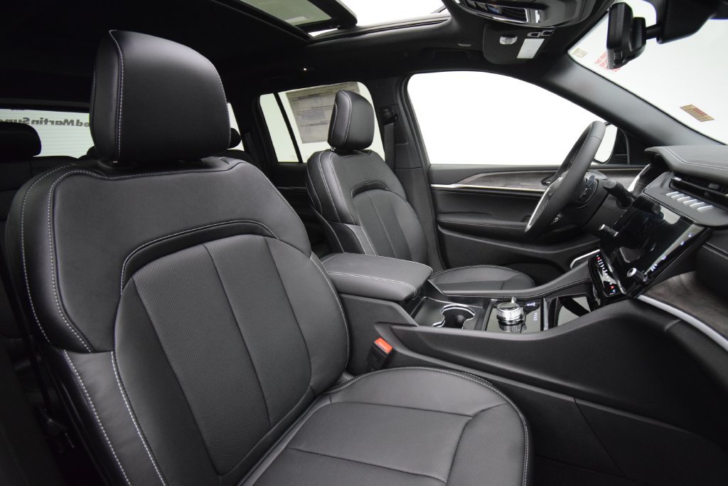New 2027 Jeep Grand Cherokee Limited AWD/4WD image 18