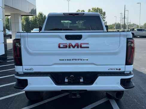 Used 2025 GMC Sierra 2500 AT4 AWD/4WD image 5