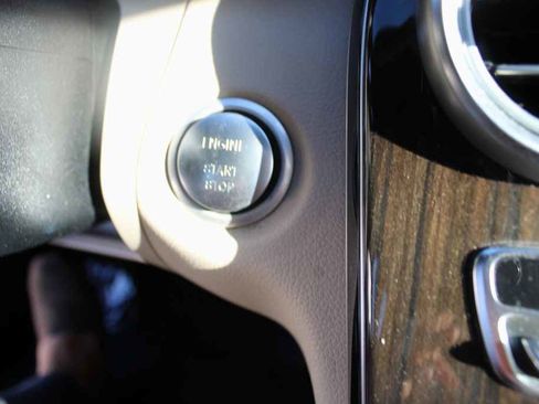 Used 2018 Mercedes-Benz C 300 Sedan image 18