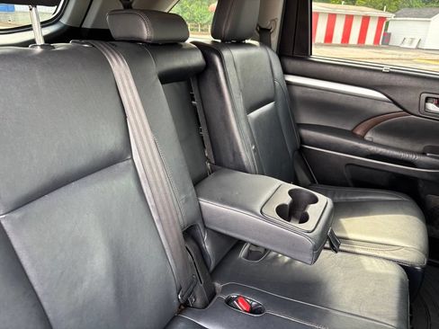 Used 2014 Toyota Highlander XLE FWD image 31